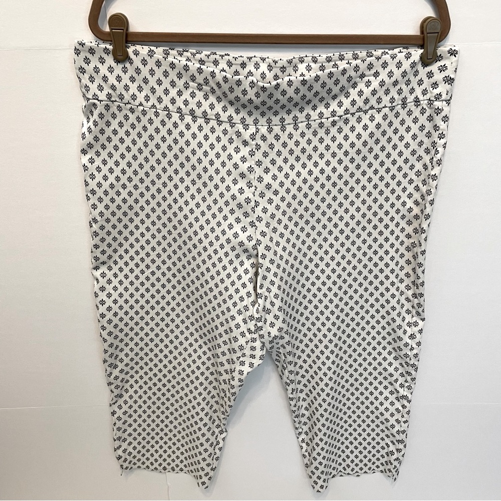 Alex & Olivia Black and White Diamond Print Capris Sz 20W